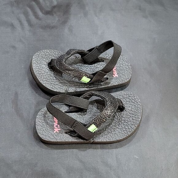SANUK GIRL YOGA GLITTER STRAP SANDAL - Picture 5 of 13